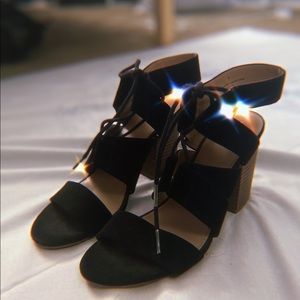 Merona size 7 velvet thick heel